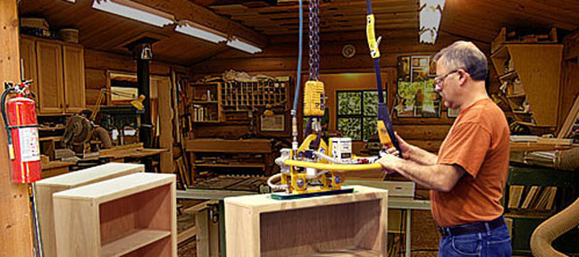 cabinetmaker using portable vacuum lifter